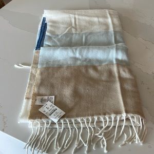 NWT scarf smoke free home